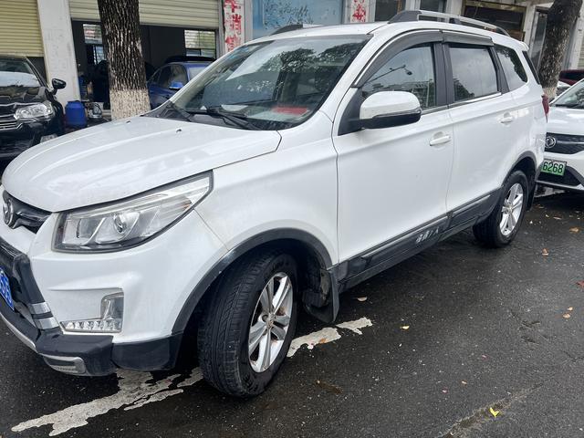 BAIC Huansu S3 2017 модификация 1.5L Manual Luxury