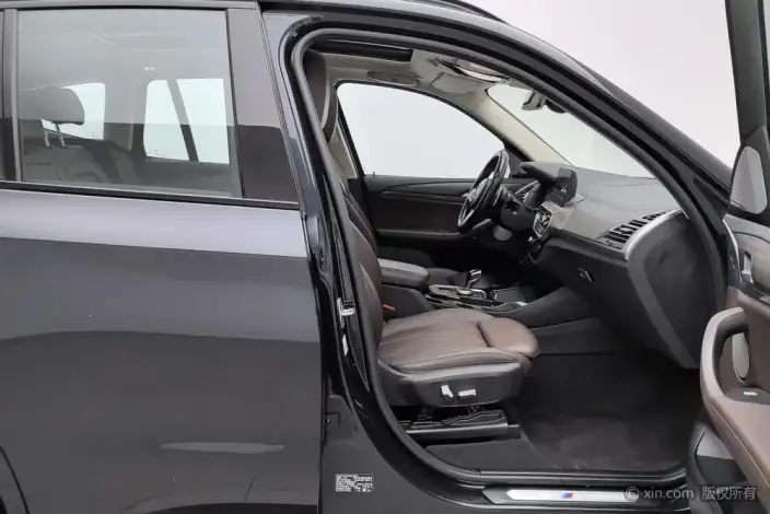 BMW X3 2022 Model xDrive30i Leading Model M Night Set – фото 23