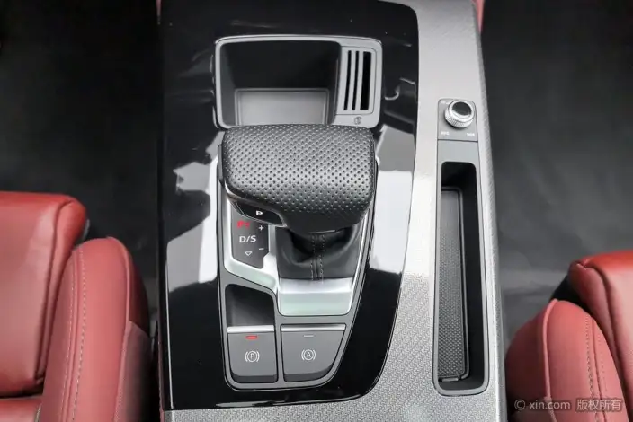 Audi Q5L 2024 Model 40TFSI Luxury Dynamic Model – фото 14