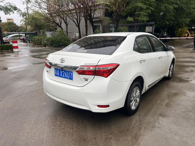 Toyota Corolla 2014 1.6L CVT GL -i – фото 4