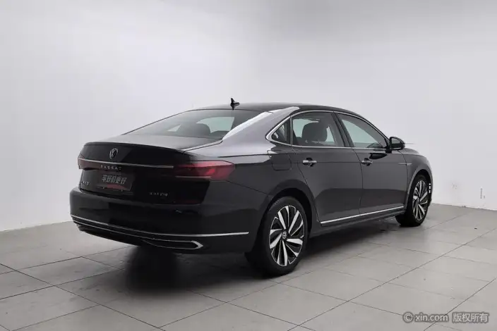 Volkswagen Passat 2023 Model Facelift 330TSI Deluxe Edition – фото 3