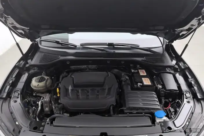 Volkswagen Passat 2023 Model Facelift 330TSI Deluxe Edition – фото 4