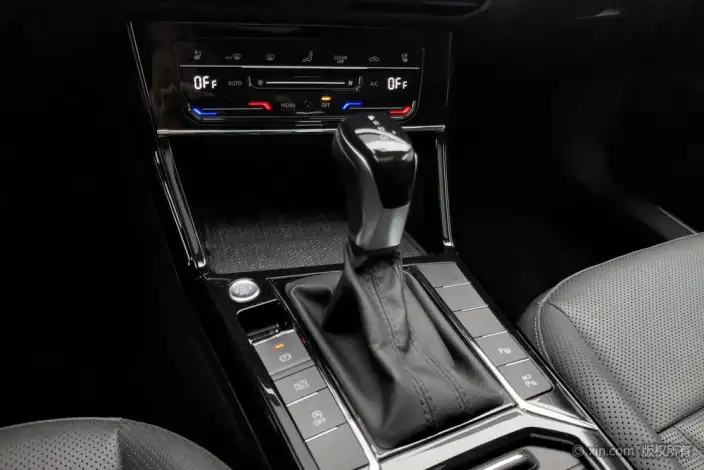 Volkswagen Passat 2023 Model Facelift 330TSI Deluxe Edition – фото 14
