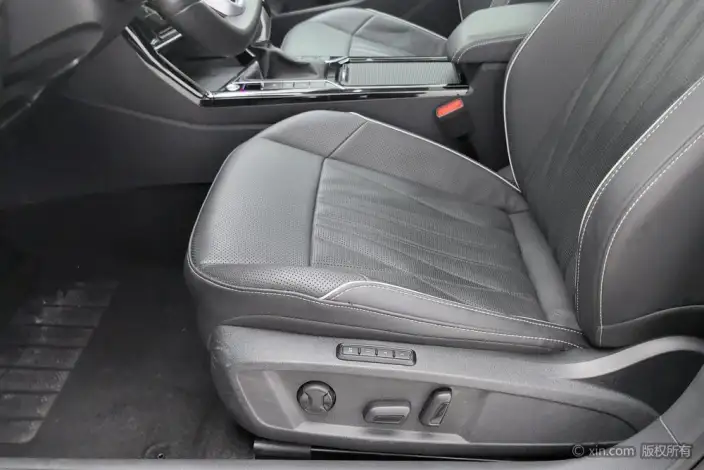 Volkswagen Passat 2023 Model Facelift 330TSI Deluxe Edition – фото 17