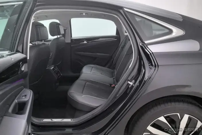 Volkswagen Passat 2023 Model Facelift 330TSI Deluxe Edition – фото 18