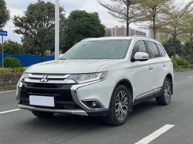 Mitsubishi Outlander 2018 2.4L AWD Elite 5-Seater – фото 1