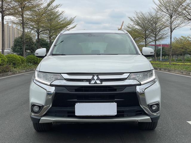 Mitsubishi Outlander 2018 2.4L AWD Elite 5-Seater – фото 2