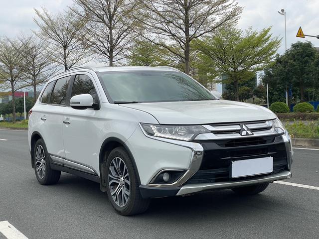 Mitsubishi Outlander 2018 2.4L AWD Elite 5-Seater – фото 3