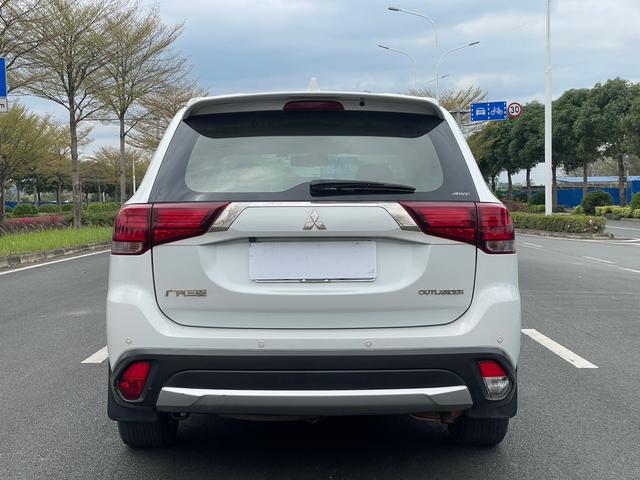 Mitsubishi Outlander 2018 2.4L AWD Elite 5-Seater – фото 6