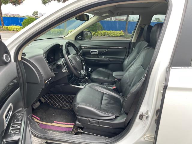 Mitsubishi Outlander 2018 2.4L AWD Elite 5-Seater – фото 9