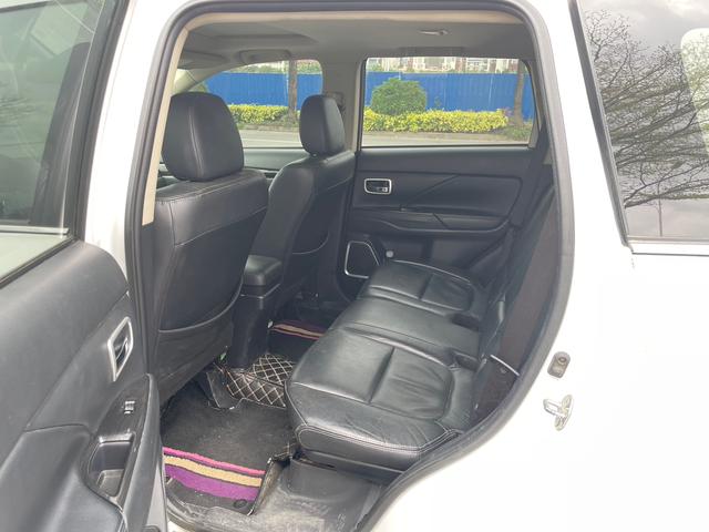 Mitsubishi Outlander 2018 2.4L AWD Elite 5-Seater – фото 10