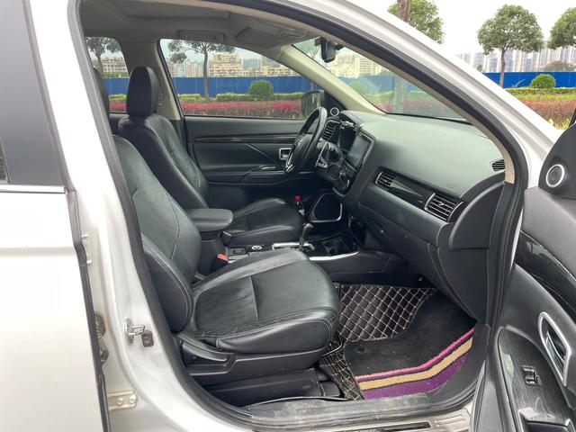Mitsubishi Outlander 2018 2.4L AWD Elite 5-Seater – фото 11