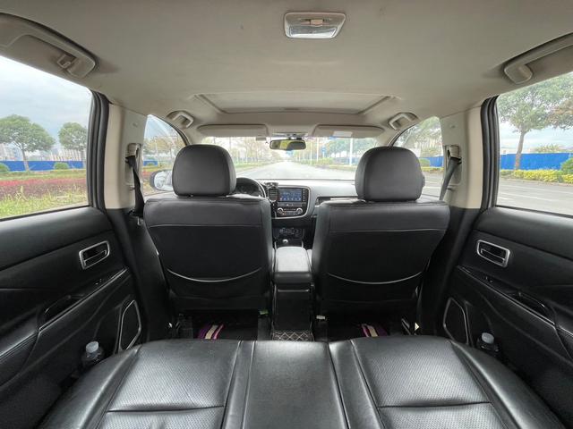 Mitsubishi Outlander 2018 2.4L AWD Elite 5-Seater – фото 13