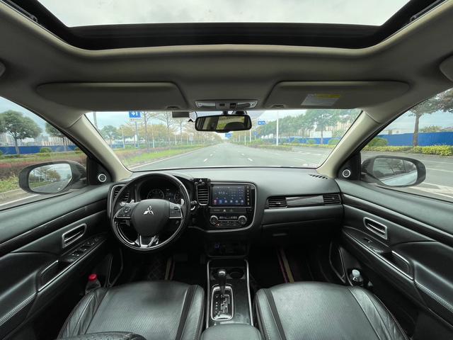 Mitsubishi Outlander 2018 2.4L AWD Elite 5-Seater – фото 15