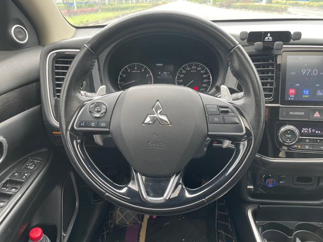 Mitsubishi Outlander 2018 2.4L AWD Elite 5-Seater – фото 17