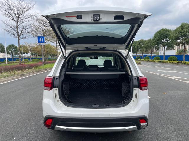 Mitsubishi Outlander 2018 2.4L AWD Elite 5-Seater – фото 19