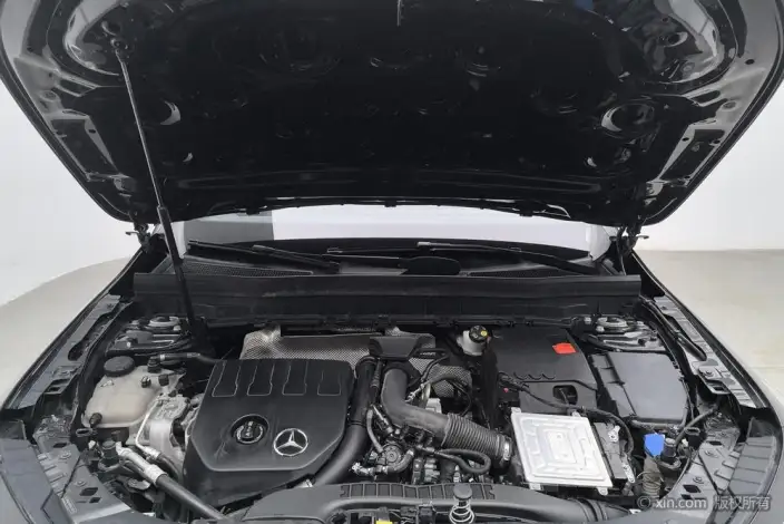 Mercedes-Benz GLB 2023 Model GLB 200 Dynamic Model – фото 4