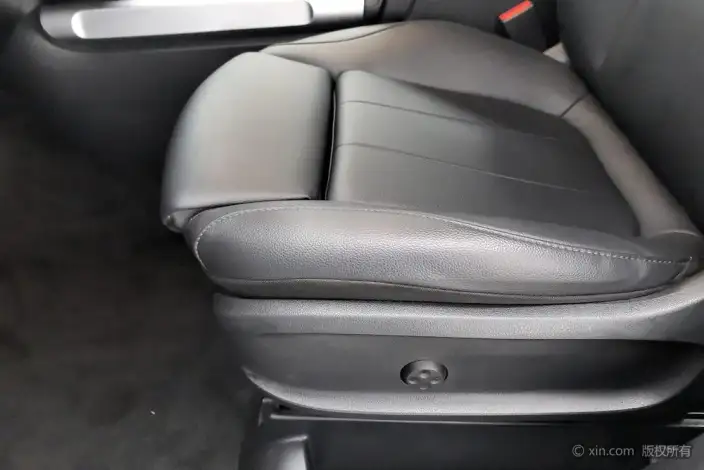 Mercedes-Benz GLB 2023 Model GLB 200 Dynamic Model – фото 17