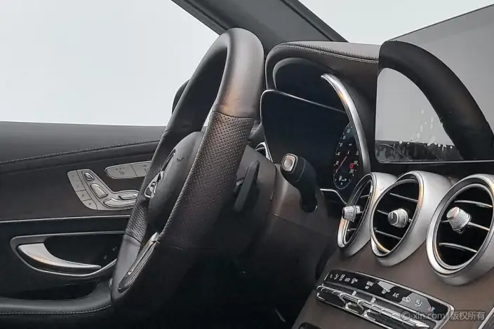 Mercedes-Benz GLC 2021 Model GLC 260 L 4MATIC Luxury Model – фото 11