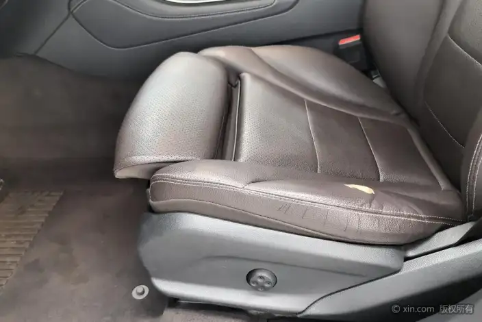 Mercedes-Benz GLC 2021 Model GLC 260 L 4MATIC Luxury Model – фото 18