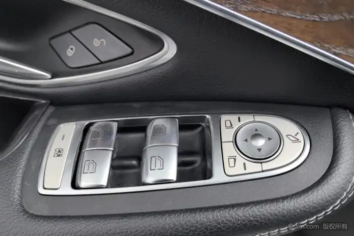 Mercedes-Benz GLC 2021 Model GLC 260 L 4MATIC Luxury Model – фото 22