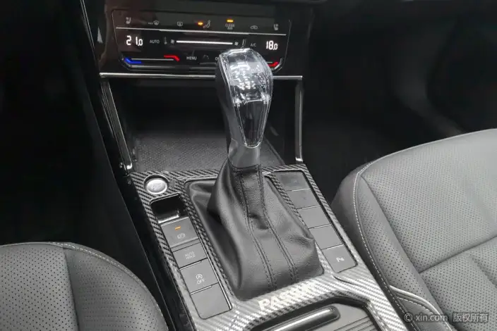 Volkswagen Passat 2024 Model 330TSI Elite Edition – фото 13