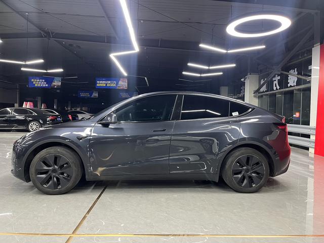 Tesla Model Y 2024 RWD – фото 3