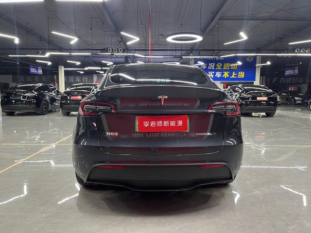 Tesla Model Y 2024 RWD – фото 12