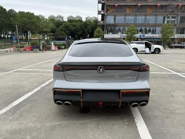 Changan UNI-V 2022 1.5T Sport – фото 13