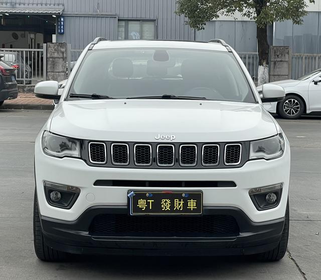 Jeep Compass 2019 220T Automatic Family Enjoyment – фото 2