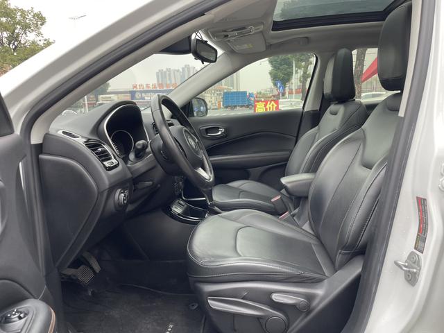 Jeep Compass 2019 220T Automatic Family Enjoyment – фото 4