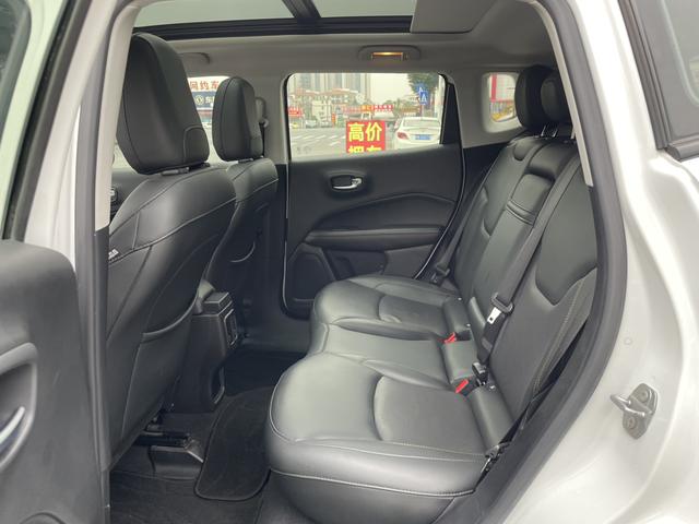 Jeep Compass 2019 220T Automatic Family Enjoyment – фото 5