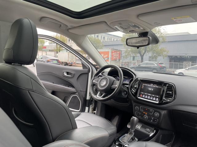 Jeep Compass 2019 220T Automatic Family Enjoyment – фото 6
