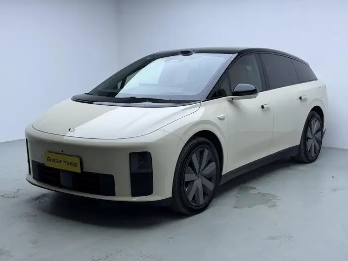 Li Auto i6 2025 Model 4WD Standard Edition – фото 1