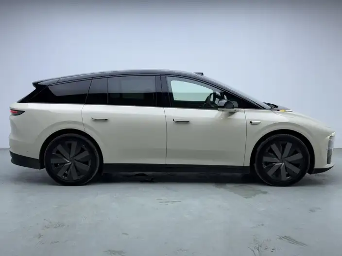 Li Auto i6 2025 Model 4WD Standard Edition – фото 8