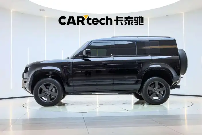 Land Rover Defender 2025 Model 110 3.0T P400 HSE X-Dynamic – фото 4