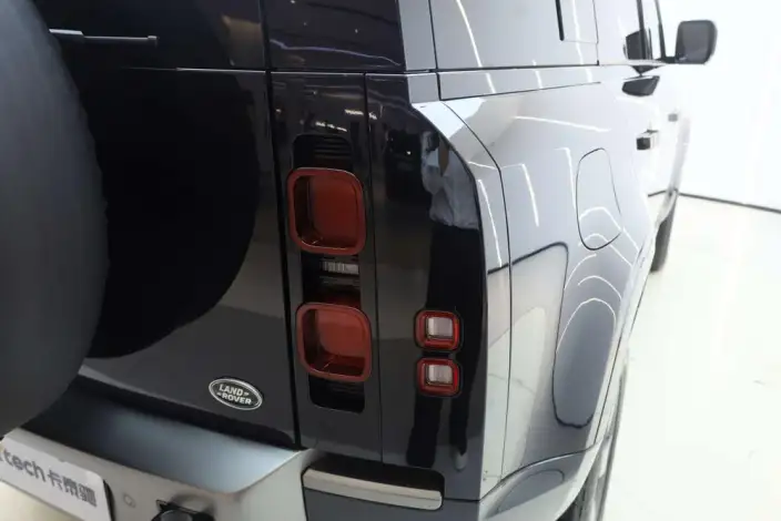 Land Rover Defender 2025 Model 110 3.0T P400 HSE X-Dynamic – фото 10