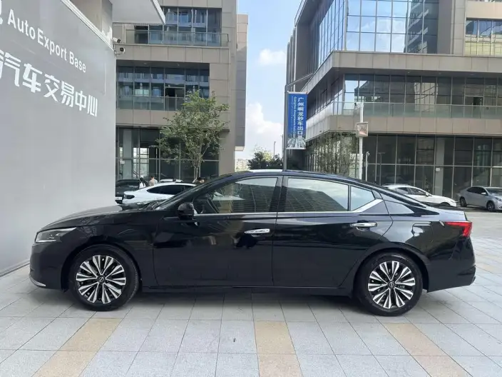 Nissan Teana 2022 Model 2.0L XL-Upr Premium Edition – фото 3
