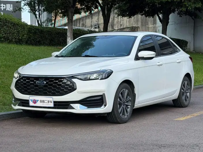 Ford Escort 2021 Model 1.5L Automatic Diamond Edition – фото 1