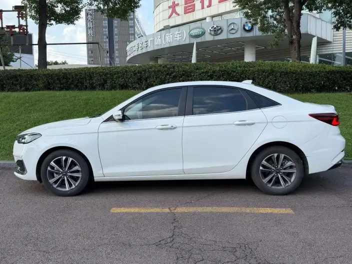 Ford Escort 2021 Model 1.5L Automatic Diamond Edition – фото 3