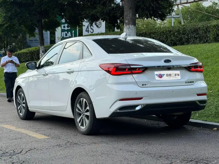 Ford Escort 2021 Model 1.5L Automatic Diamond Edition – фото 4