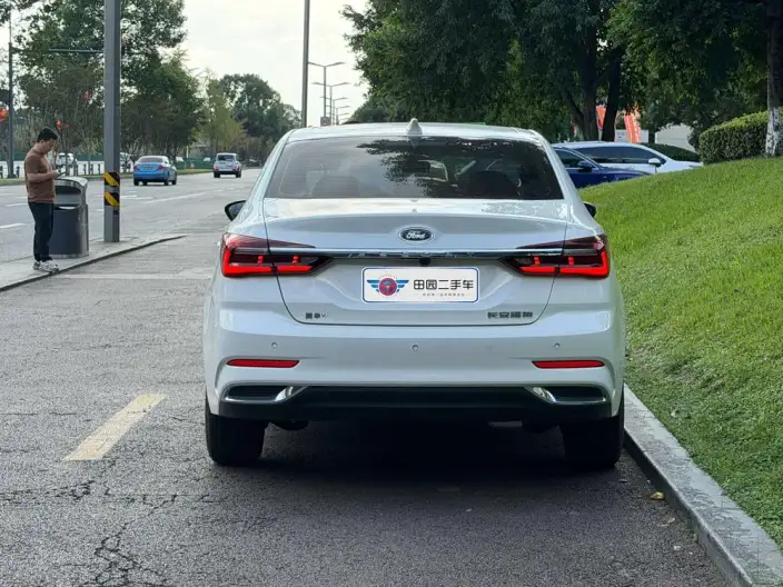 Ford Escort 2021 Model 1.5L Automatic Diamond Edition – фото 5