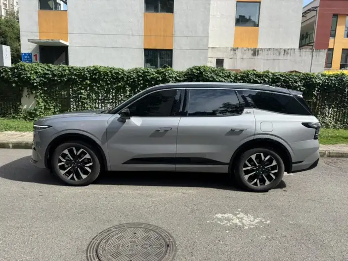 Ford Edge 2025 Model Ford Edge L 2.0T EcoBoost E Hybrid 4WD VII seat Supreme Model – фото 4