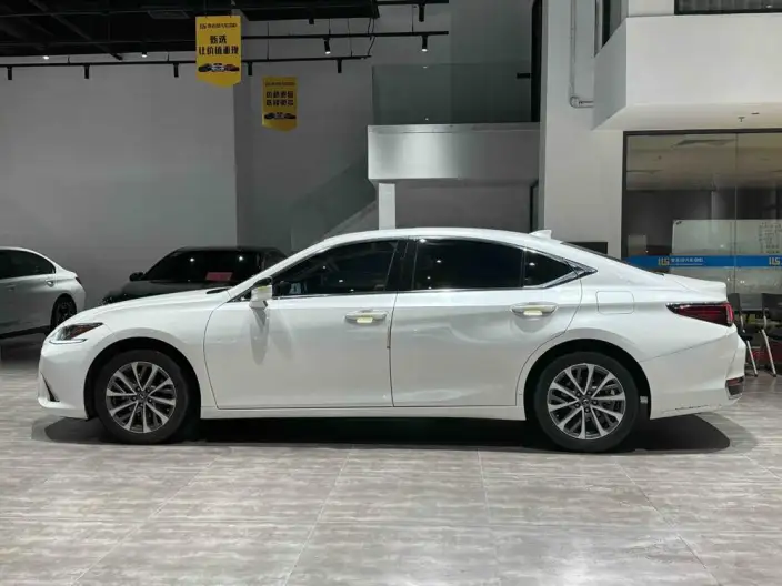 Lexus ES 2021 Model 200 Superior Edition – фото 3