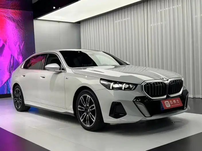 BMW 5 Series 2024 Model 525Li M Sports Set – фото 3