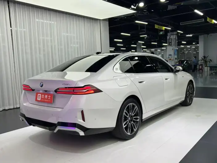 BMW 5 Series 2024 Model 525Li M Sports Set – фото 6