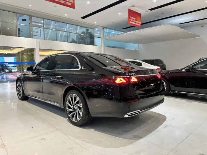 Mercedes-Benz E-Class 2024 Model E 300 L Luxury Model sedan – фото 5