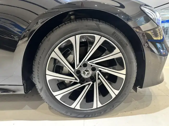 Mercedes-Benz E-Class 2024 Model E 300 L Luxury Model sedan – фото 7
