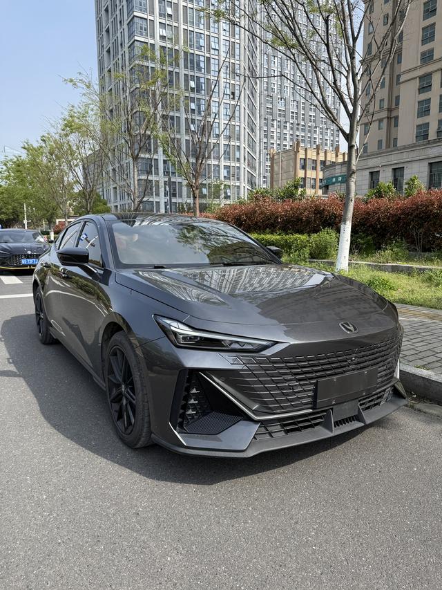 Changan UNI-V 2022 1.5T Premium – фото 3