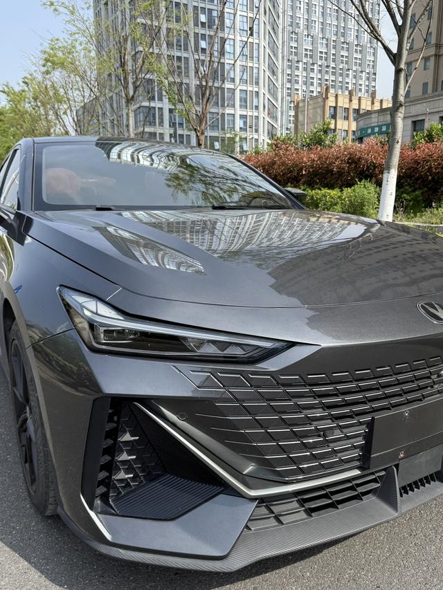 Changan UNI-V 2022 1.5T Premium – фото 4